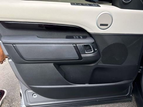 Used 2023 Land Rover Discovery S R-Dynamic image 23