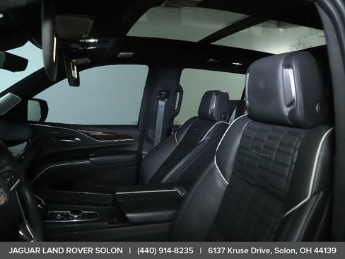 Used 2022 Cadillac Escalade Sport Platinum w/ LPO, ONYX Package AWD/4WD image 18