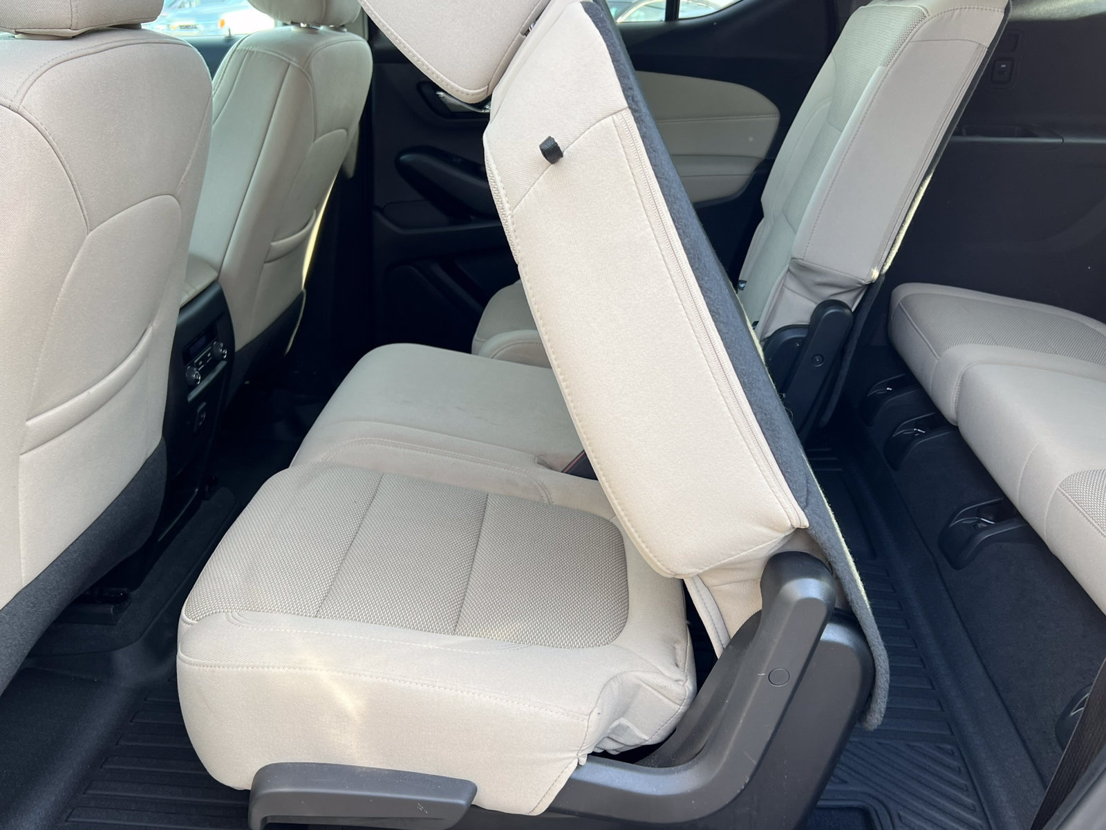 Used 2024 Chevrolet Traverse LS w/ Safety Package FWD image 7