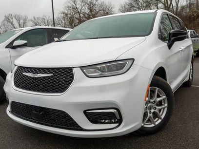 Used 2024 Chrysler Pacifica Touring-L