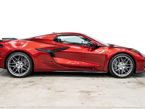 Used 2023 Chevrolet Corvette Z06 image 17