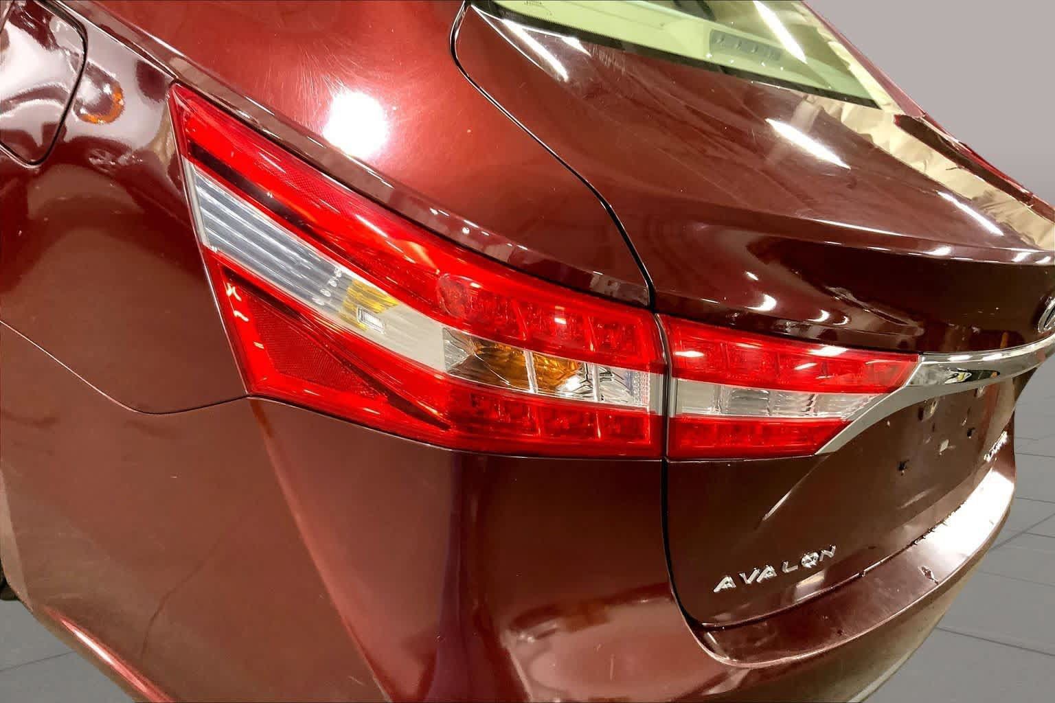 Used 2015 Toyota Avalon Limited FWD image 29