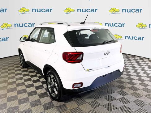 Certified 2025 Hyundai Venue SEL FWD image 5