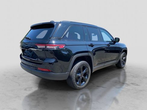 Certified 2025 Jeep Grand Cherokee Altitude AWD/4WD image 10