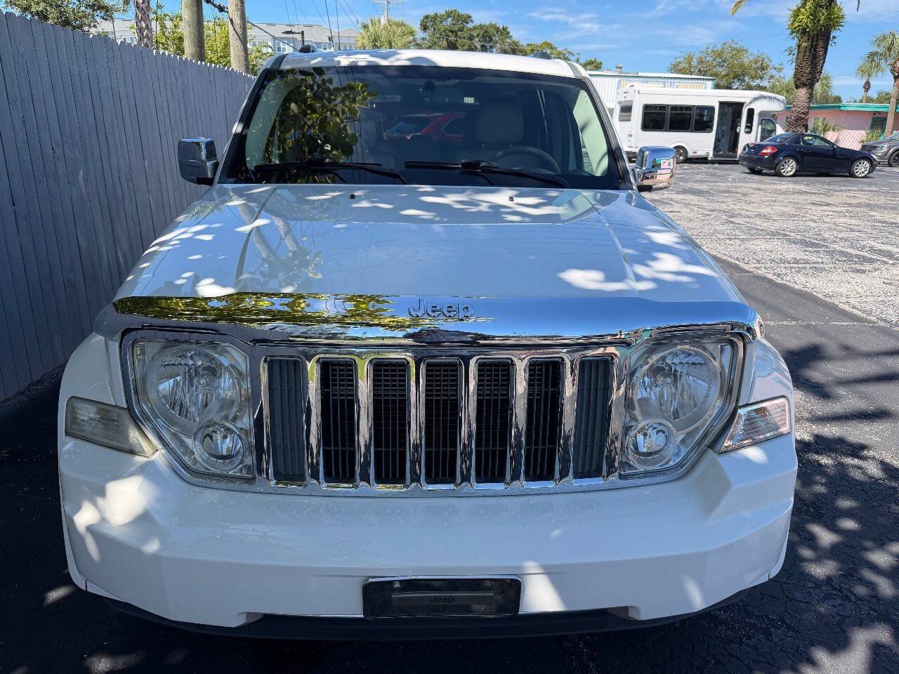 Used 2010 Jeep Liberty Limited AWD/4WD image 2