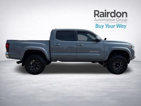 Used 2020 Toyota Tacoma SR5 AWD/4WD image 8