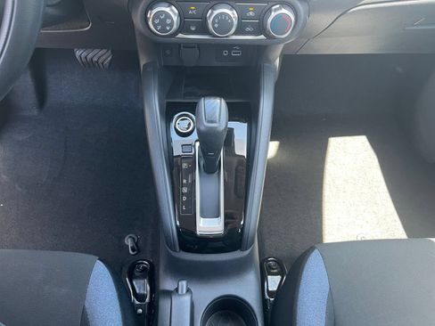 Used 2025 Nissan Versa SV FWD image 34