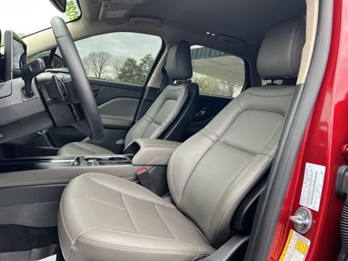 Used 2025 Lincoln Corsair AWD image 39