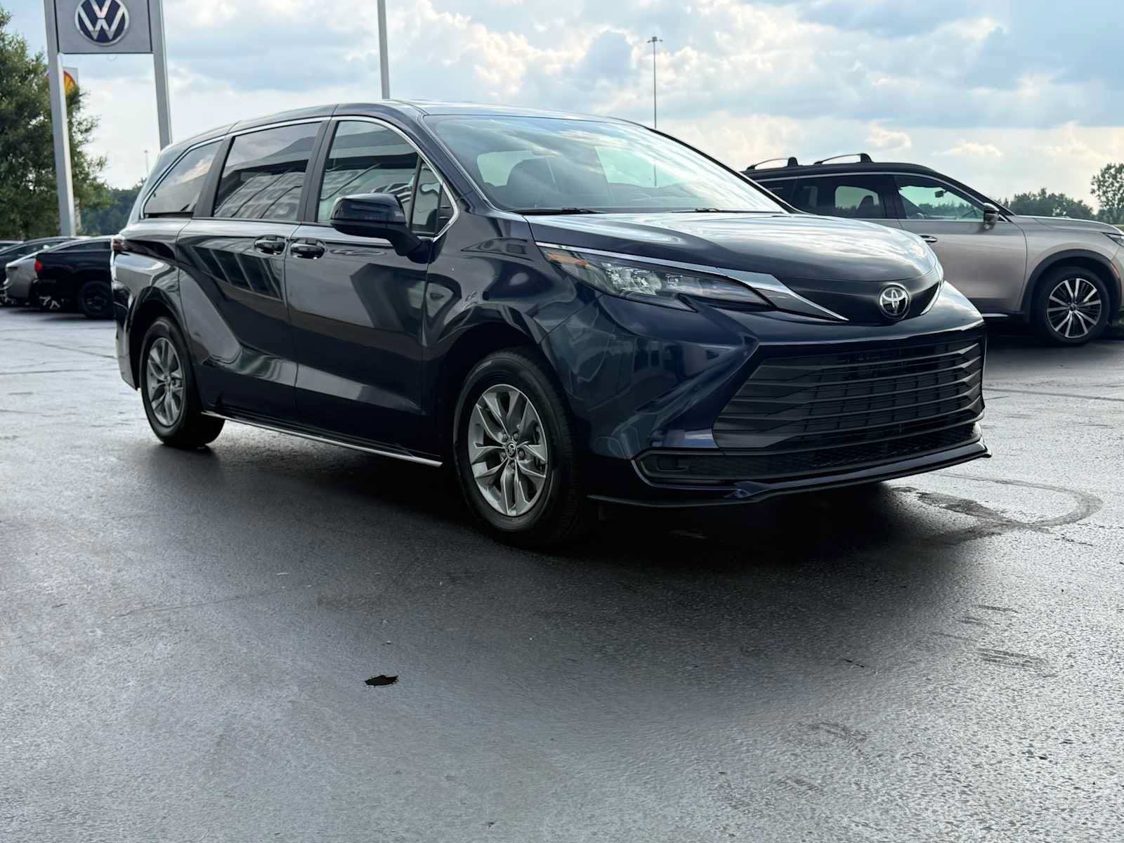 Certified 2026 Toyota Sienna LE AWD/4WD image 3