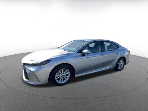 Used 2025 Toyota Camry LE image 8