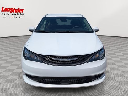 Used 2023 Chrysler Voyager LX FWD image 8