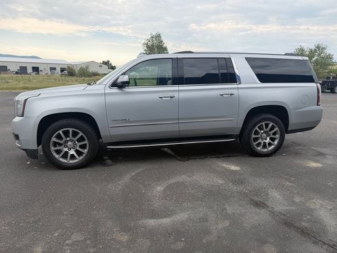 Used 2020 GMC Yukon XL Denali AWD/4WD image 7