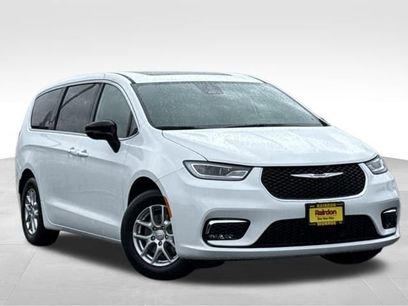 New 2026 Chrysler Pacifica Select