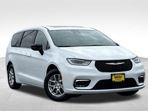 New 2026 Chrysler Pacifica Select image 1