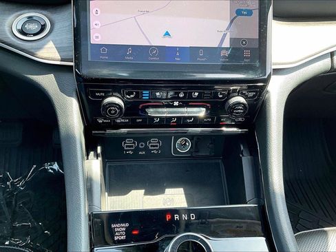 Used 2023 Jeep Grand Cherokee Limited w/ Luxury Tech Group II AWD/4WD image 32