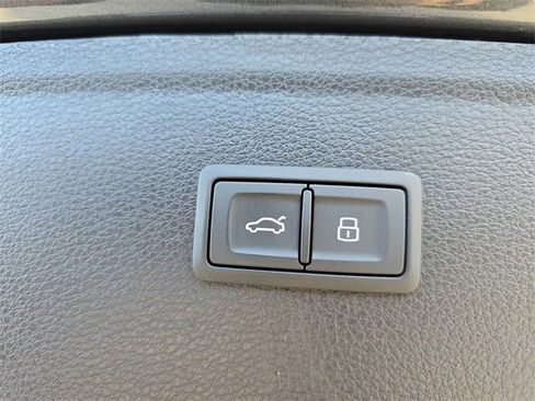 Used 2023 Audi Q5 e Premium Plus w/ Premium Plus Package image 16