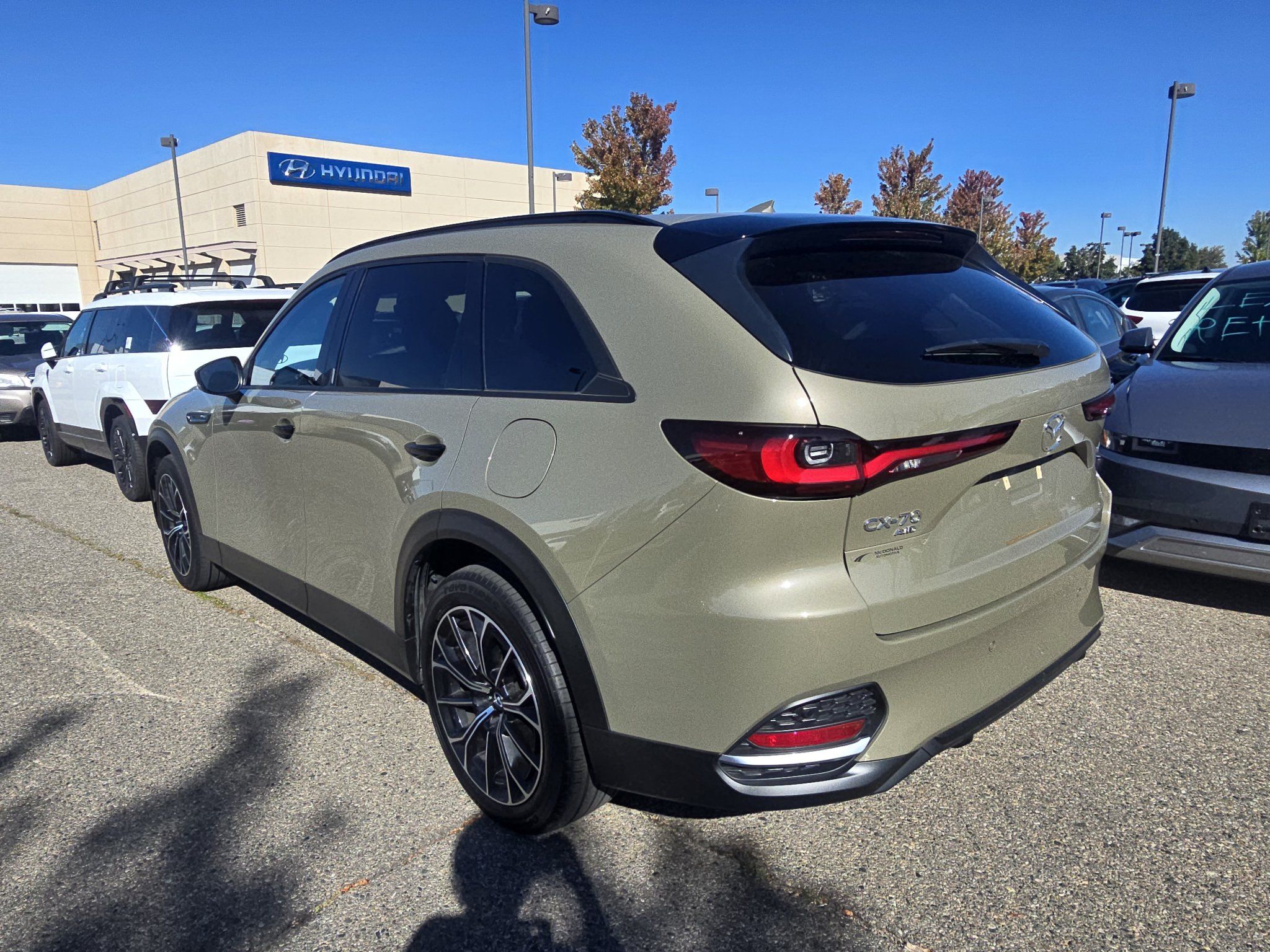 Used 2025 MAZDA CX-70 Plug-In Hybrid w/ Premium Pkg AWD/4WD image 3