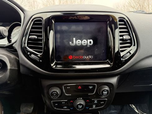 Used 2019 Jeep Compass Limited image 11