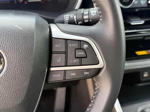 Used 2025 Toyota Highlander XSE AWD/4WD image 13