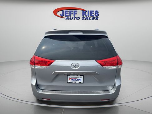Used 2014 Toyota Sienna LE FWD image 6