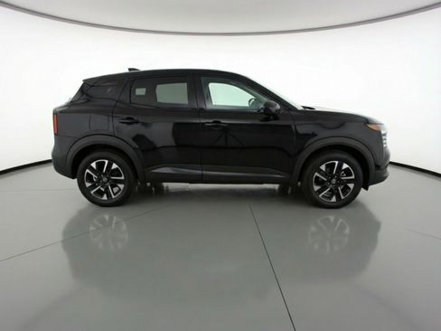 Used 2025 Nissan Kicks SV AWD/4WD image 11