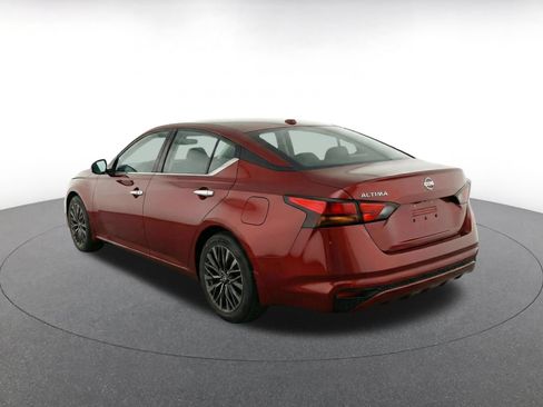 Used 2025 Nissan Altima 2.5 SV FWD image 7