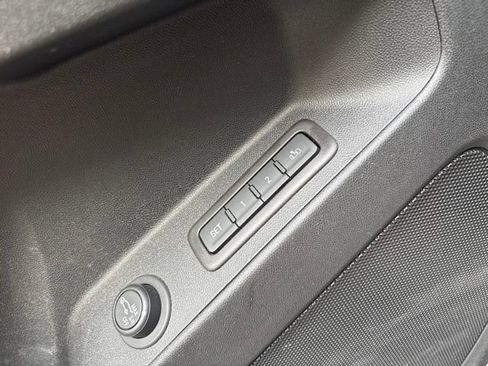 Used 2019 Chevrolet Equinox Premier FWD image 10