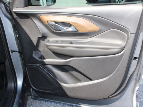 Used 2021 GMC Terrain SLE w/ Elevation Edition FWD image 16