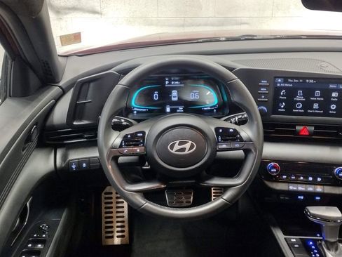 Certified 2025 Hyundai Elantra Sport image 31