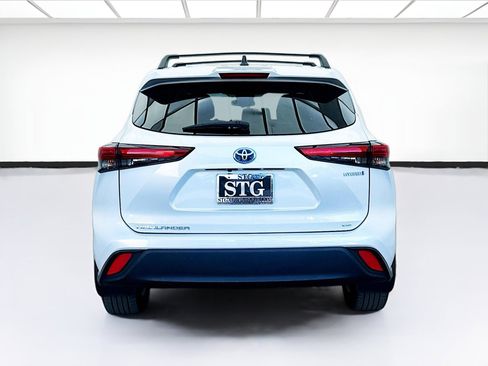 Used 2023 Toyota Highlander LE image 5