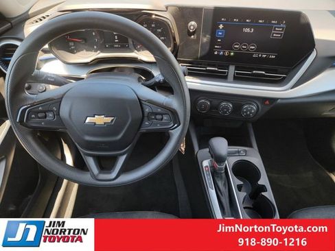Used 2025 Chevrolet Trax LS FWD image 26