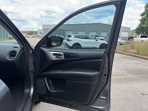 Used 2019 Nissan Pathfinder S FWD image 20
