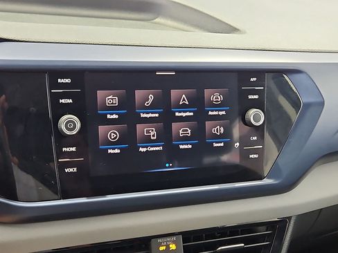 Certified 2023 Volkswagen Taos SE FWD image 19