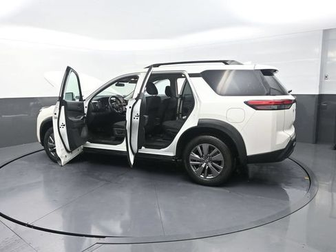 Used 2024 Nissan Pathfinder SV AWD/4WD image 43
