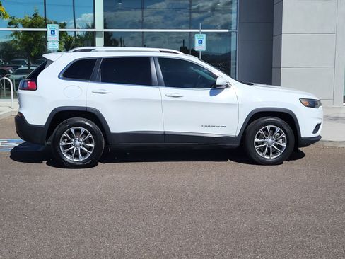 Used 2019 Jeep Cherokee Latitude Plus w/ Comfort/Convenience Group AWD/4WD image 4