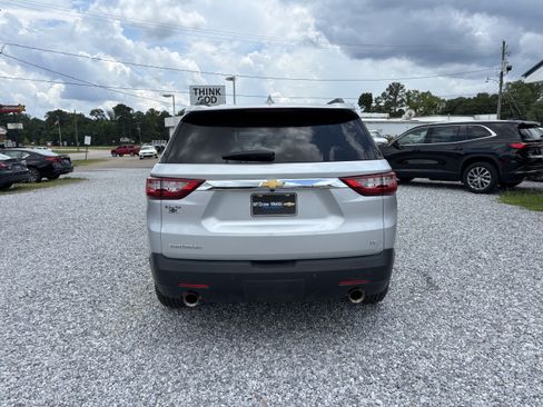 Used 2019 Chevrolet Traverse LT FWD image 3