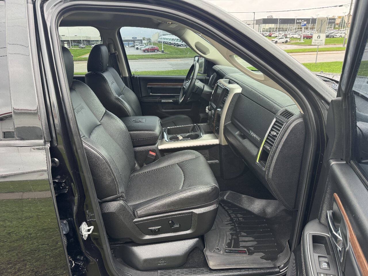 Used 2016 RAM 1500 Laramie w/ Convenience Group AWD/4WD image 14