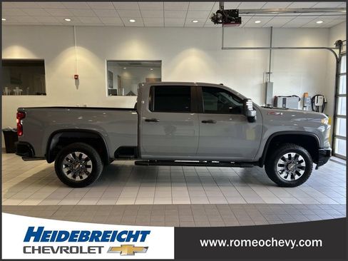 Used 2025 Chevrolet Silverado 2500 Custom w/ Custom Convenience Package AWD/4WD image 2