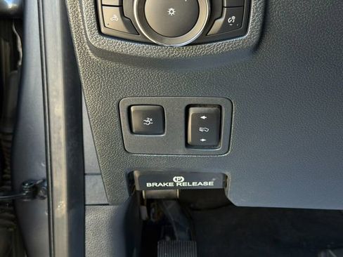 Used 2022 Ford F450 Platinum w/ FX4 Off-Road Package image 43