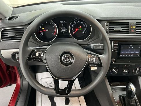 Used 2017 Volkswagen Jetta S image 4