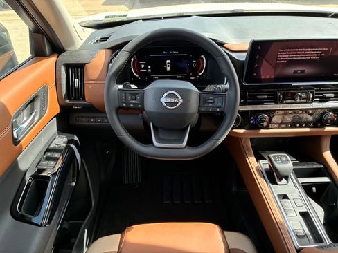 New 2026 Nissan Pathfinder Platinum FWD image 16