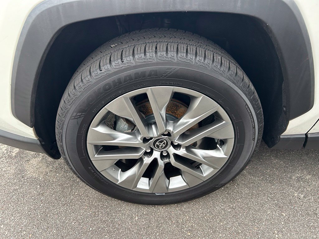 Used 2022 Toyota RAV4 XLE Premium FWD image 5
