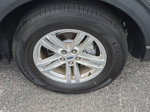 Used 2022 Ford Explorer XLT image 8