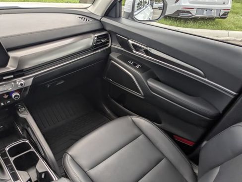 Certified 2025 Kia Telluride S FWD image 23
