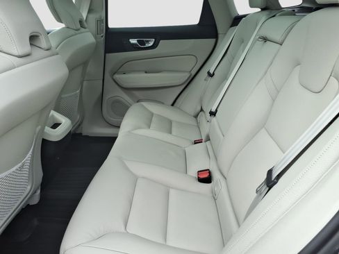 Certified 2023 Volvo XC60 B5 Plus w/ Climate Package image 14