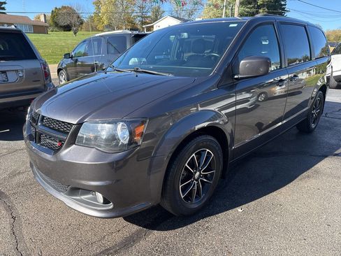 Used 2018 Dodge Grand Caravan SXT w/ Driver Convenience Group image 4