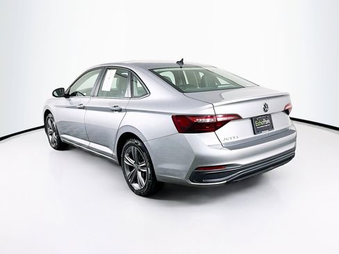 Used 2024 Volkswagen Jetta SE image 5