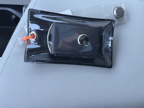 Certified 2023 Volvo XC60 B5 Plus w/ Climate Package image 38