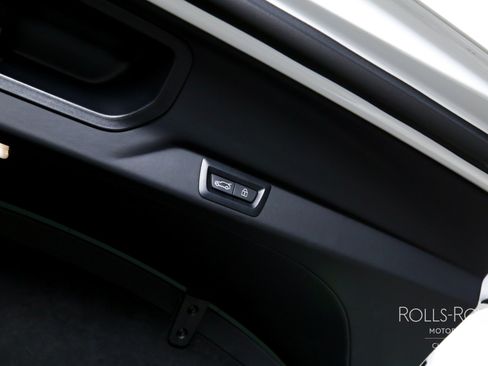 Used 2021 Rolls-Royce Cullinan Black Badge image 25