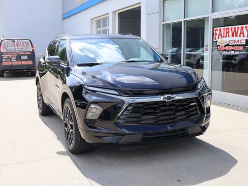 Used 2024 Chevrolet Blazer RS w/ Driver Confidence II Package AWD/4WD image 2